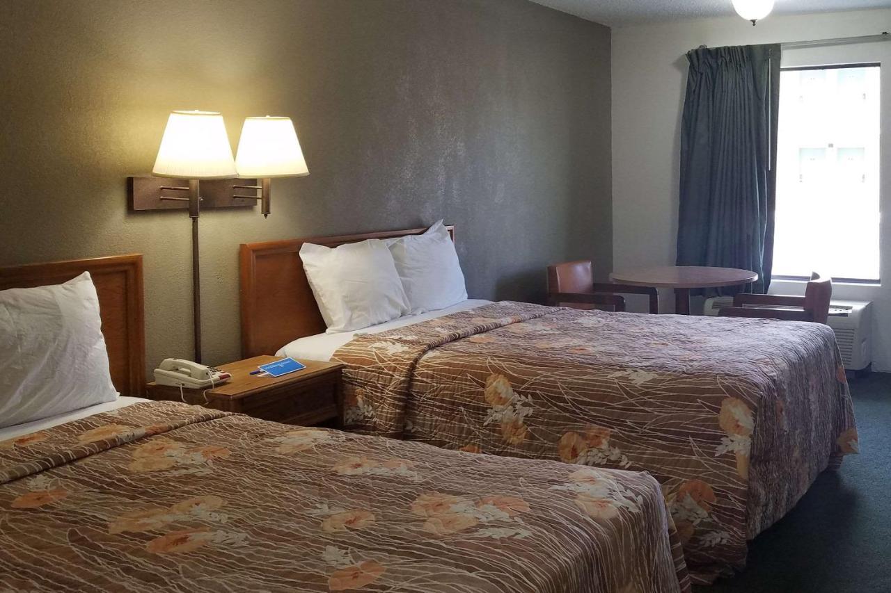 Travelers Inn & Suites Sumter Exterior foto