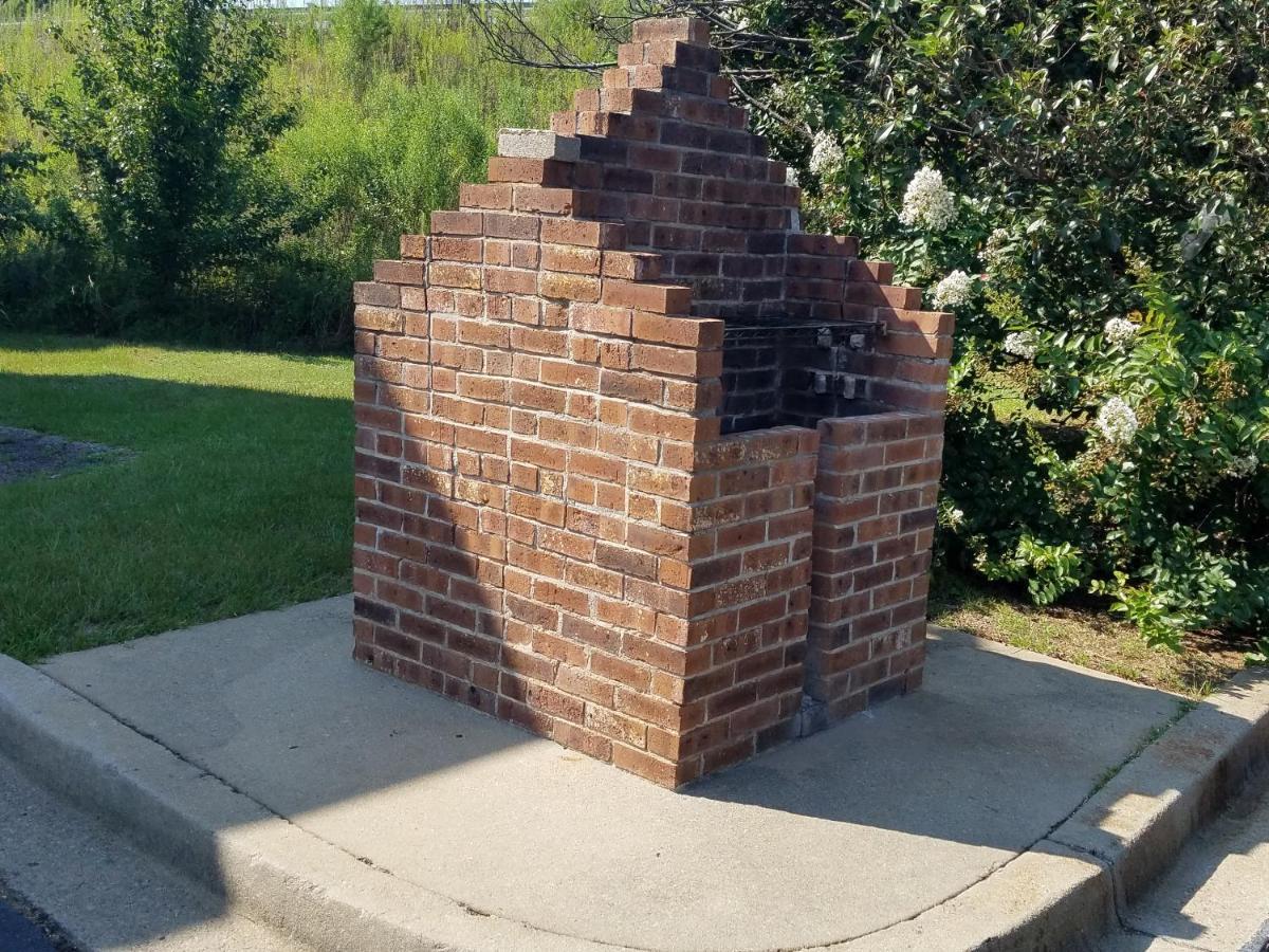 Travelers Inn & Suites Sumter Exterior foto