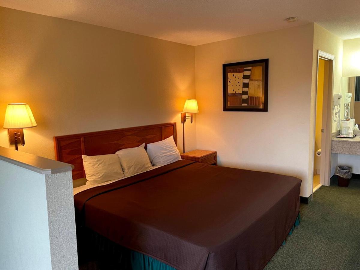 Travelers Inn & Suites Sumter Exterior foto