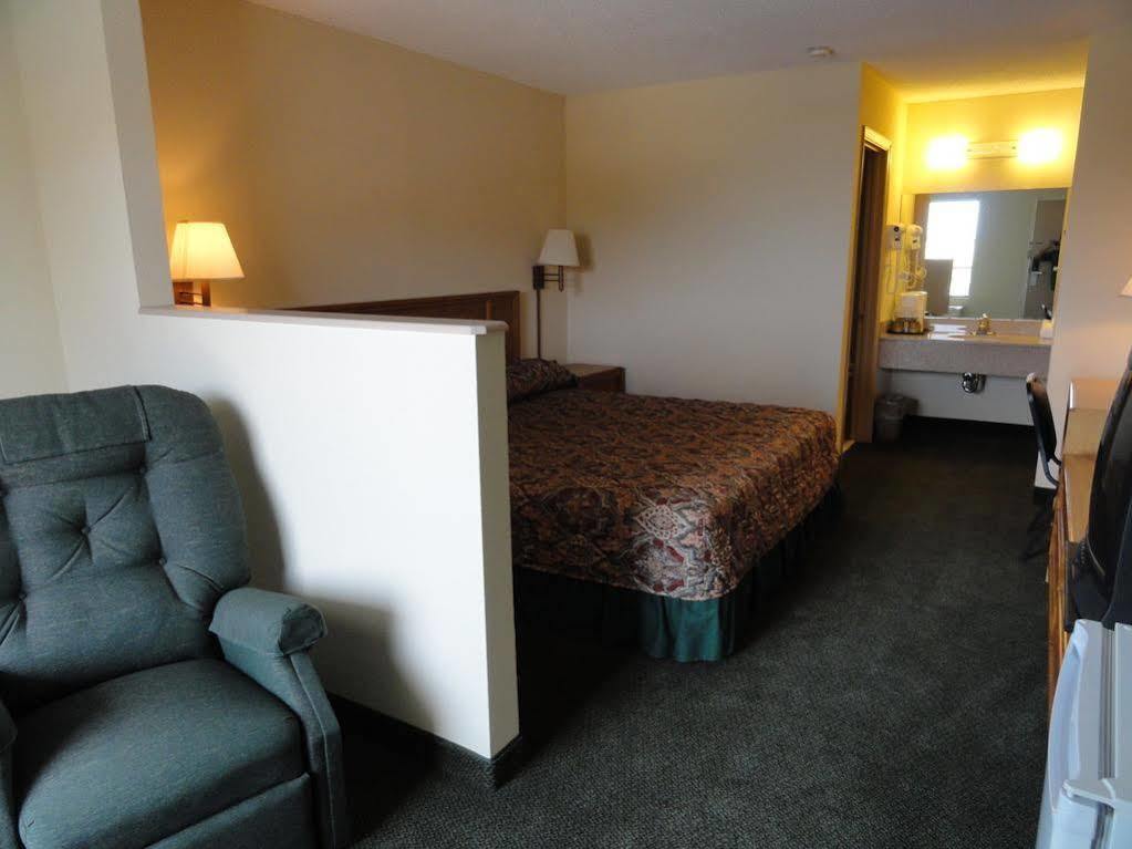 Travelers Inn & Suites Sumter Exterior foto